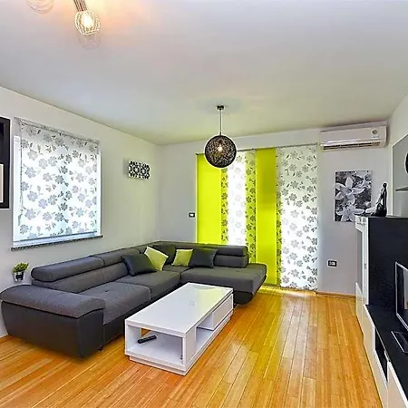 2115 Szálloda 3*