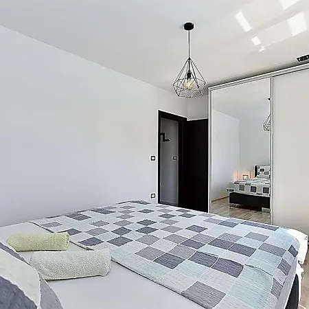2115 Szálloda 3*